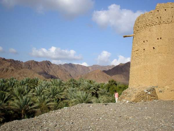 photo of United Arab Emirates, along the main highway to Fujairah in the Wadi Ham, Bithnah fort (Bithna, Biţnah castle)