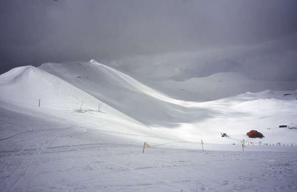 photo of Iran, Tehran (Teheran), ski resort on top of the mountain at Tochal (Touchal)
