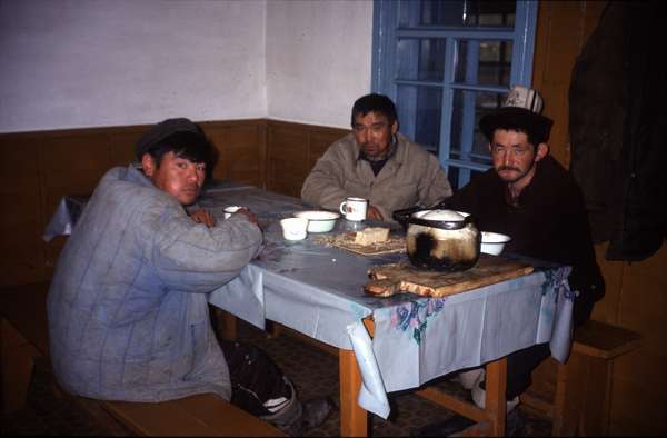 photo of kyrgyzstan, Altyn Arashan, kyrgyz farmers eating dinner