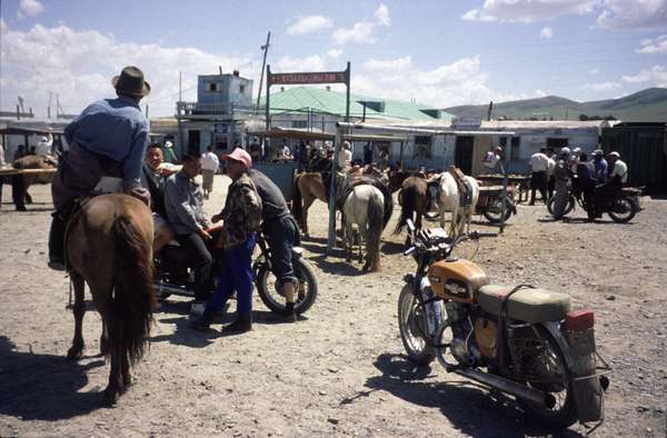 photo of Mongolia, Mongolian horses and motorbikes on the market of Tsetserleg
