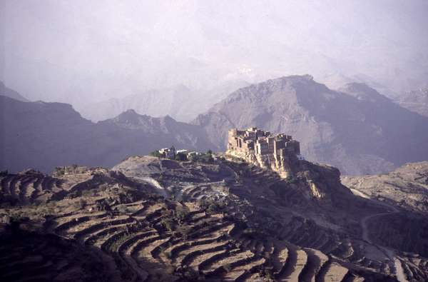 photo of Yemen, Haraz Mountains 90 km to the west of Sana'a, village near Manakha (Kahil ?), traditional yemeni mountain village surrounded by agricultural terraces
