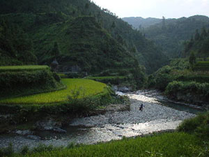 China, rivier in de omgeving van de Dong dorpjes