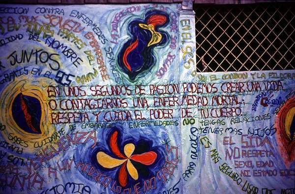 photo of Cuba, graffiti which warns Cubans for AIDS : 'In a few seconds of passion we can create a life or catch a mortal disease; respect and protect the power of your body'