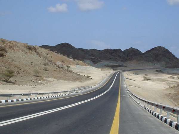 photo of United Arab Emirates, around Fujairah, new road through the Hajars (Hajar mountains)