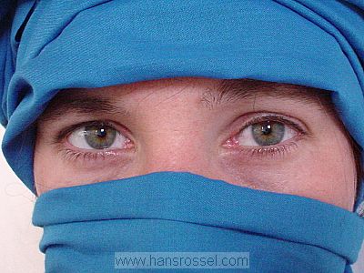 photo of Mauritania, eyes of Lisa from between blue Mauritanian scarf, Hans Rossel