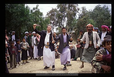 photo of Yemen, dancing on a wedding in a village high up in the mountains, Hans Rossel