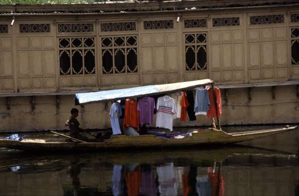 photo of India, Kashmir, Srinagar, selling clothes to the house boats in Lake Dal