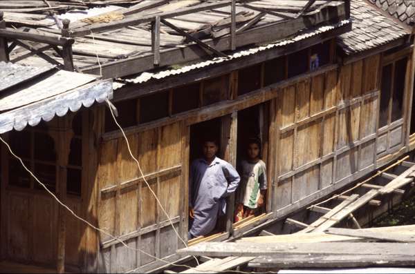 photo of India, Kashmir, Srinagar, house boat in lake Dal