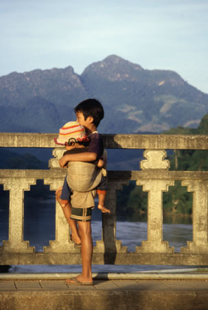photo of Laos, Nong Khiaw (Kiaw), Laotian children on a bridge over the Nam Ou River