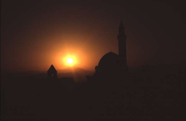 photo of Eastern Turkey, Dogubayazit, sunset over Ishak Pasha Palace