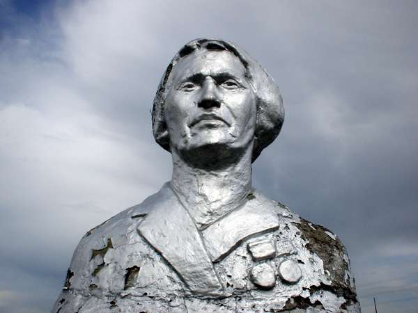 photo of Tuva, Kyzyl cemetery, communist Soviet statue on a grave