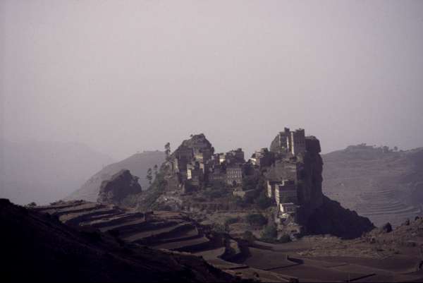 photo of Yemen, Haraz Mountains 90 km to the west of Sana'a, village near Manakha (Kahil ?), traditional yemeni mountain village surrounded by agricultural terraces