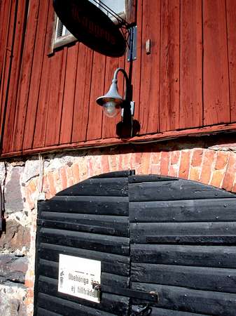 photo of Sweden, around Stockholm, Ekerö island, entrance gate of a red Swedish farmhouse