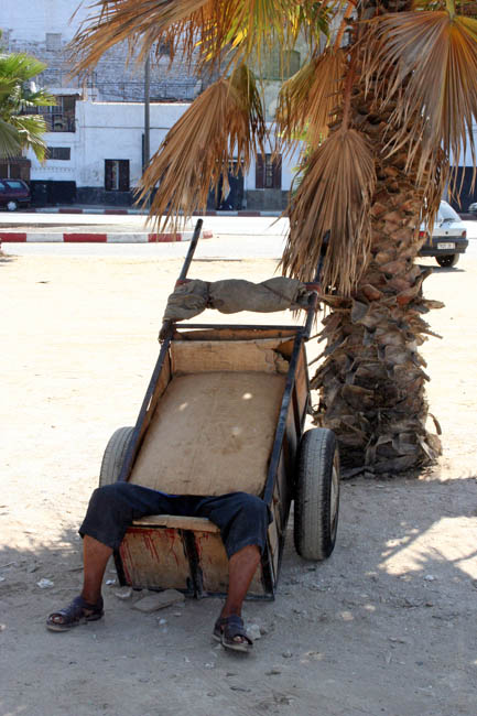morocco-sleeping-man-3963